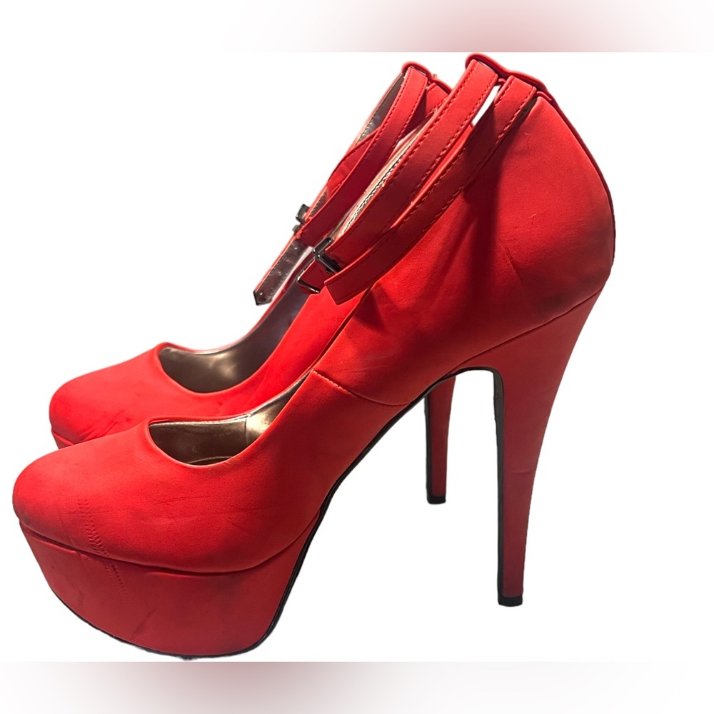 Red high heal platform pump